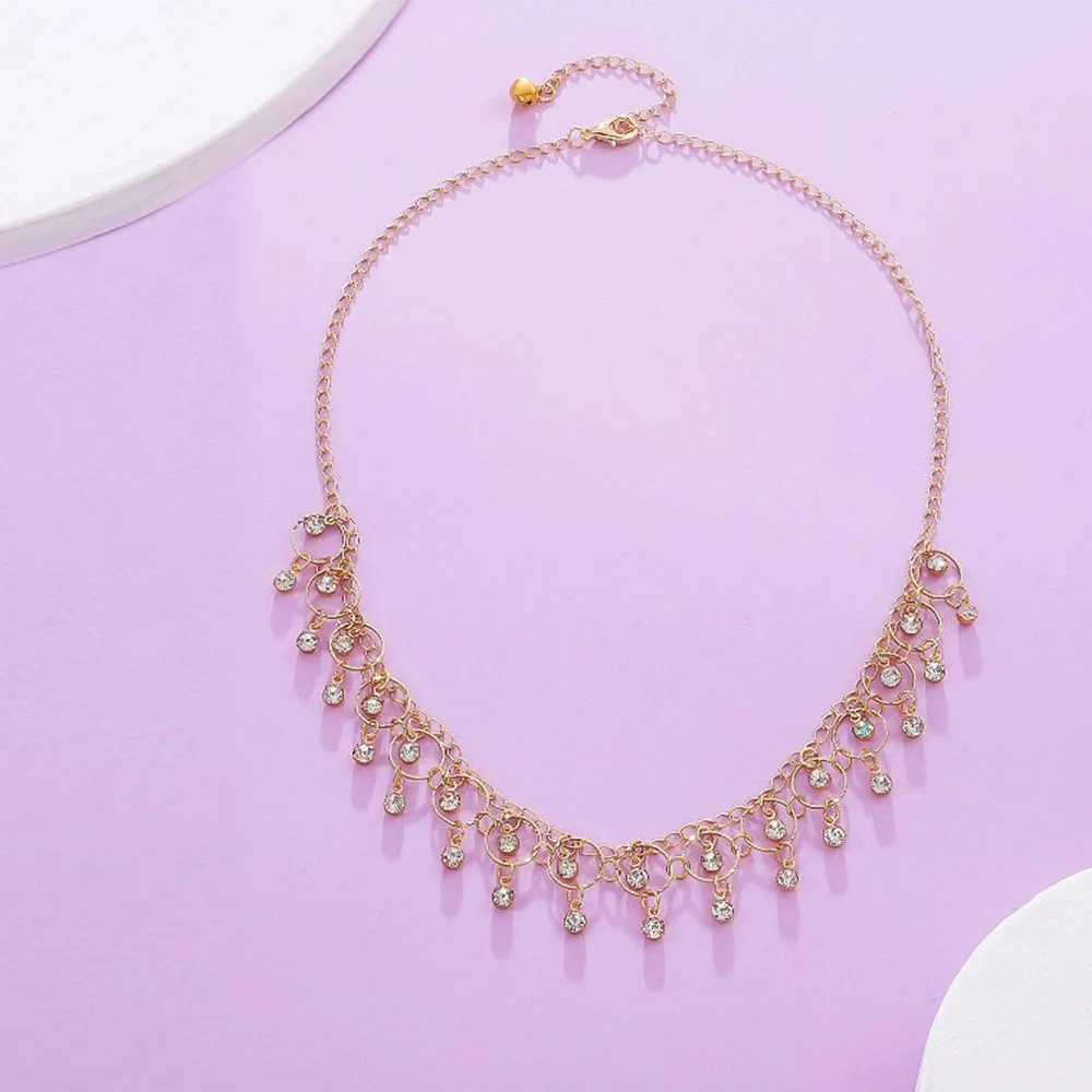 سلسال بقلادة مزينة بحجر الراين