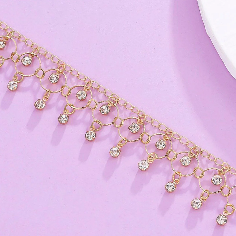 سلسال بقلادة مزينة بحجر الراين